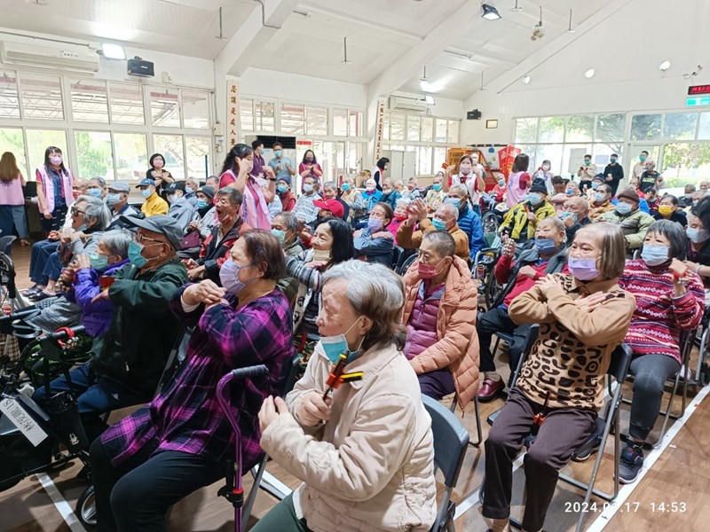 大里扶輪社區服務團特邀朝陽科大老師帶領長輩健康操