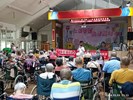 113年母親節活動-長輩開心聆聽動人歌曲演唱
