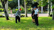 長輩一同打槌球 用力揮棒