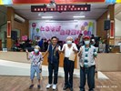 院民代表領取中秋節禮物-洗沐乳