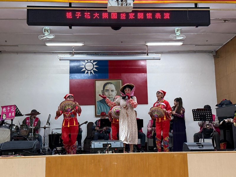 梔子花大樂團載歌載舞
