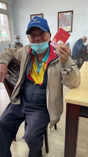 長輩紅包摸彩樂開懷