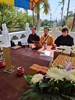 法師誦經祭拜