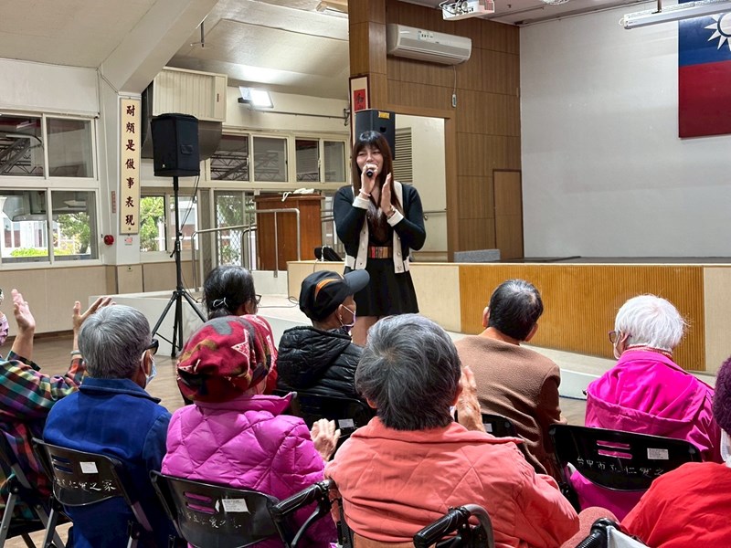 藝能工會表演者演唱優美歌曲