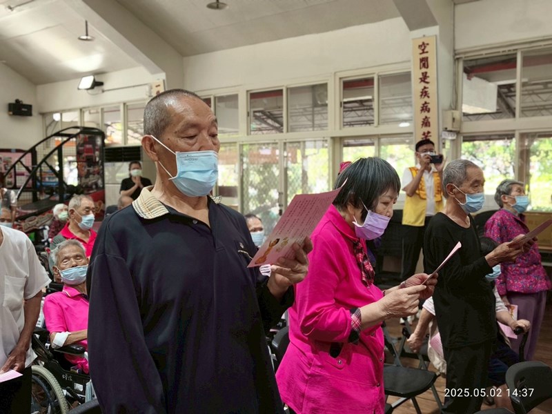 114年國際佛誕節浴佛活動-雖然艱難也要站起來誦經