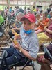 現烤地瓜香甜美味，聆聽薩克斯風樂音精神百倍
